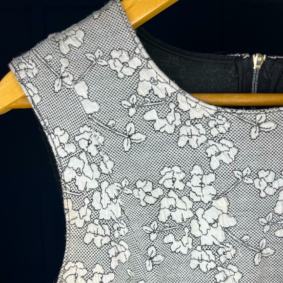 Dynamite Black and White Flowered Dress Size Small - Picture 3 of 4